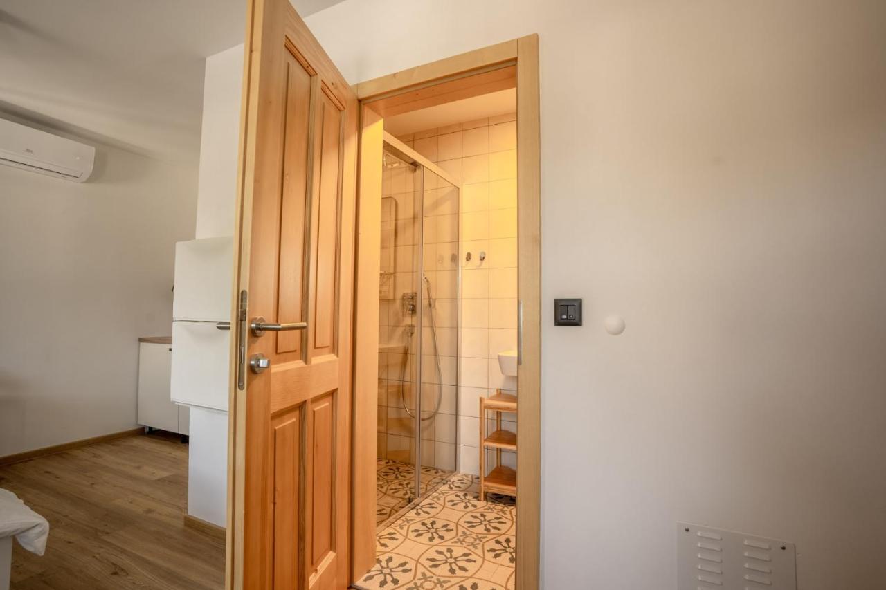 Corner House Apartments Near Lake Bled Радовлица Экстерьер фото