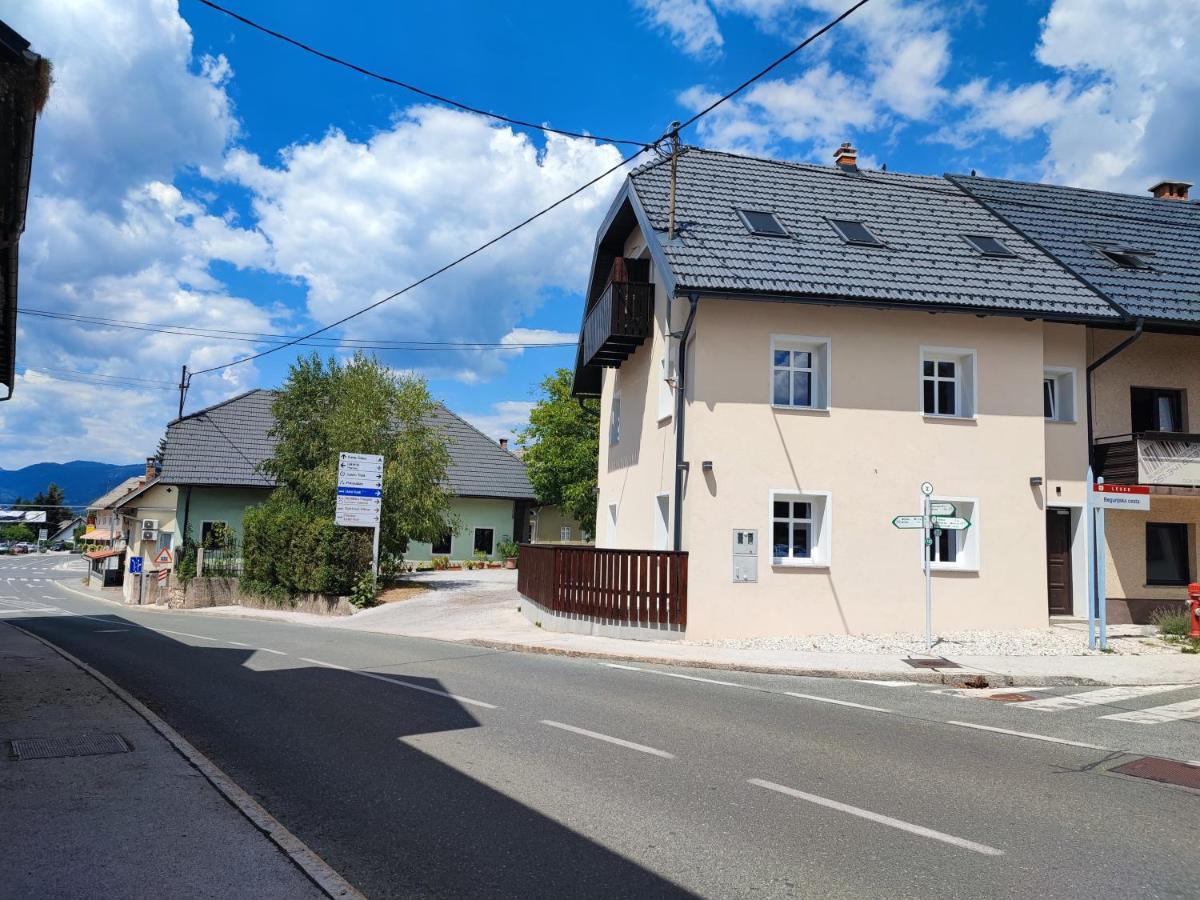 Corner House Apartments Near Lake Bled Радовлица Экстерьер фото