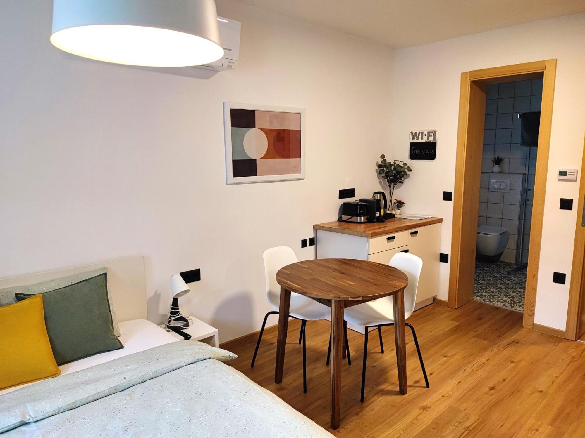 Corner House Apartments Near Lake Bled Радовлица Экстерьер фото