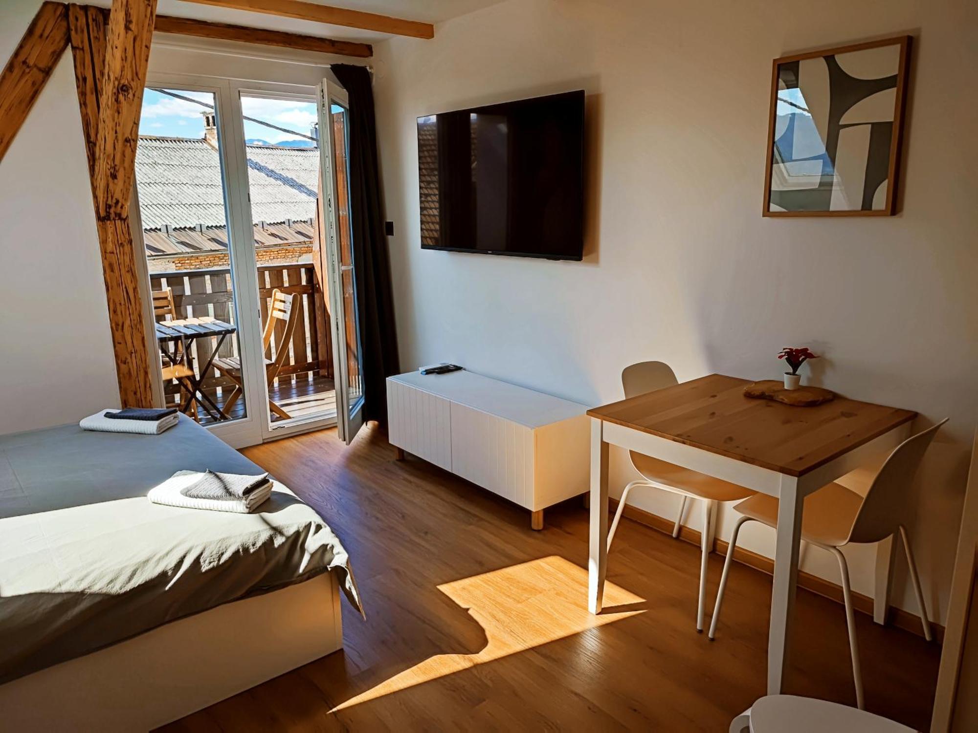 Corner House Apartments Near Lake Bled Радовлица Экстерьер фото